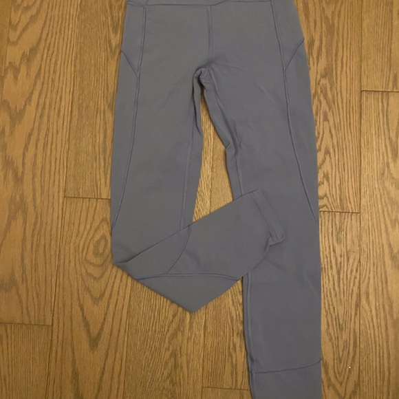 Lululemon grey/blue leggings size 4 - Picture 2 of 3